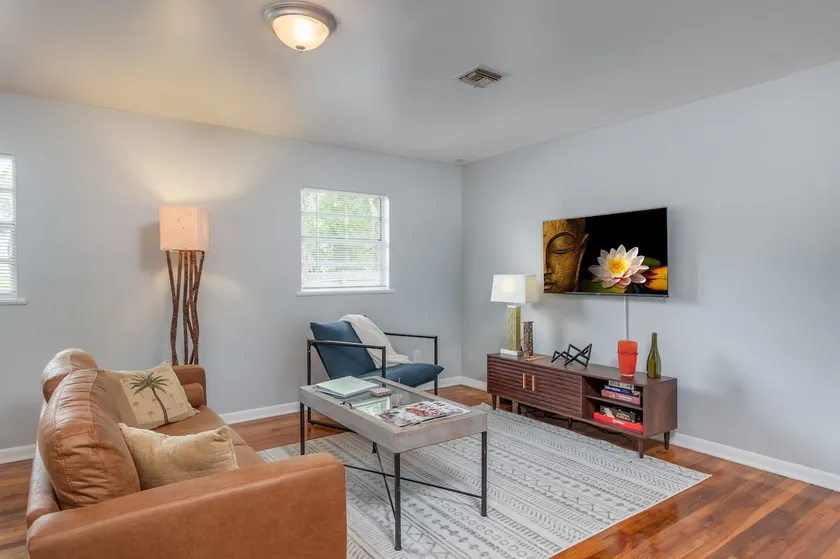 Spotless Zen Stay • Close to Downtown and Springs - Image 1