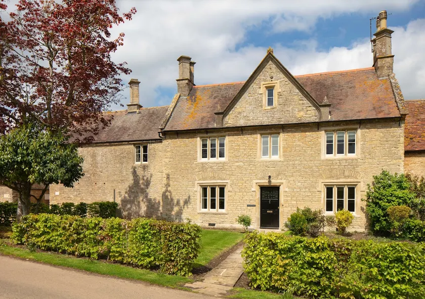 Home Farm House by The Falcon - Image 1