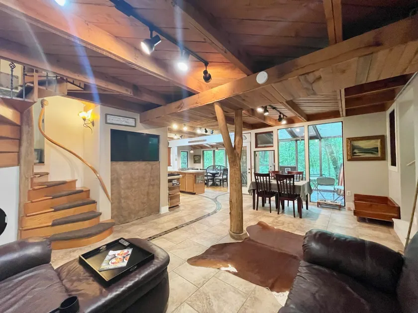 Farm House at Rock Ridge Retreat - Image 1