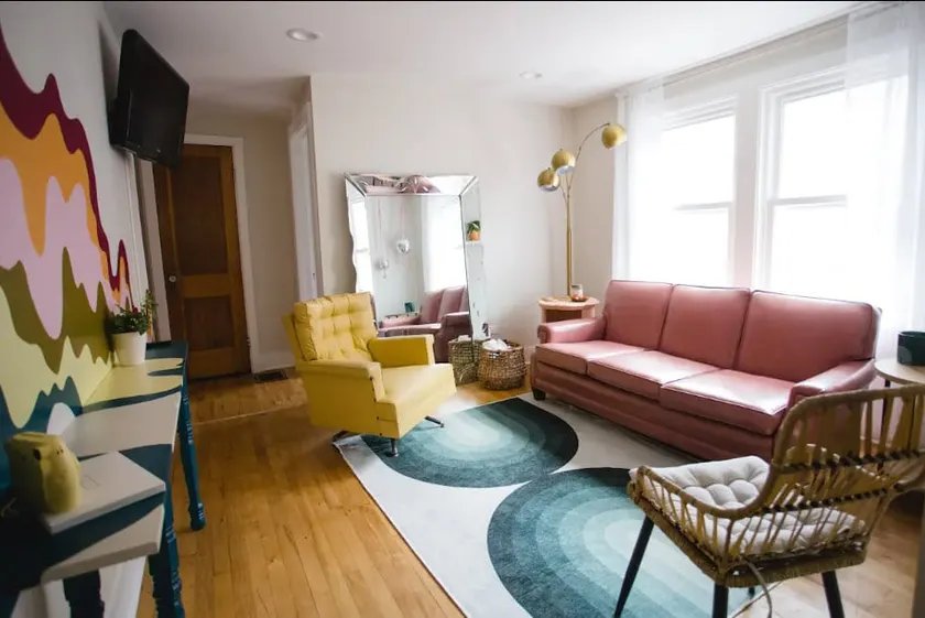 Retro 2 bedroom bungalow in Chicago (Avondale) - Image 1