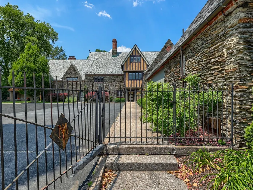 Historic Riverfront Mansion - Whole House - Image 1