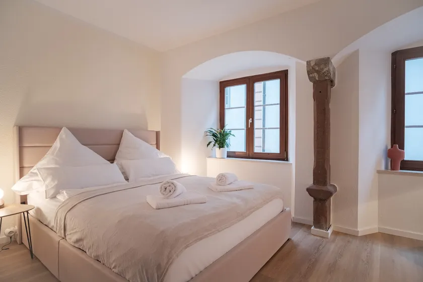 Design | Altstadt | Netflix | Business & Vacation - Image 1