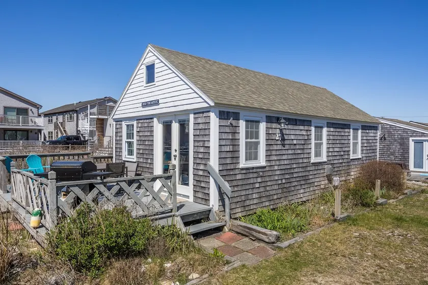 Beachside cottage with pool in Provincetown - Image 1