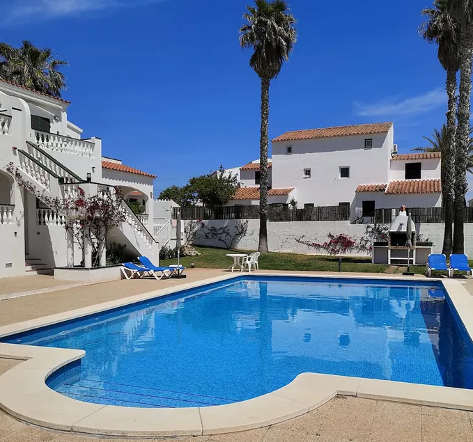 Cozy apartment with a pool - Image 1