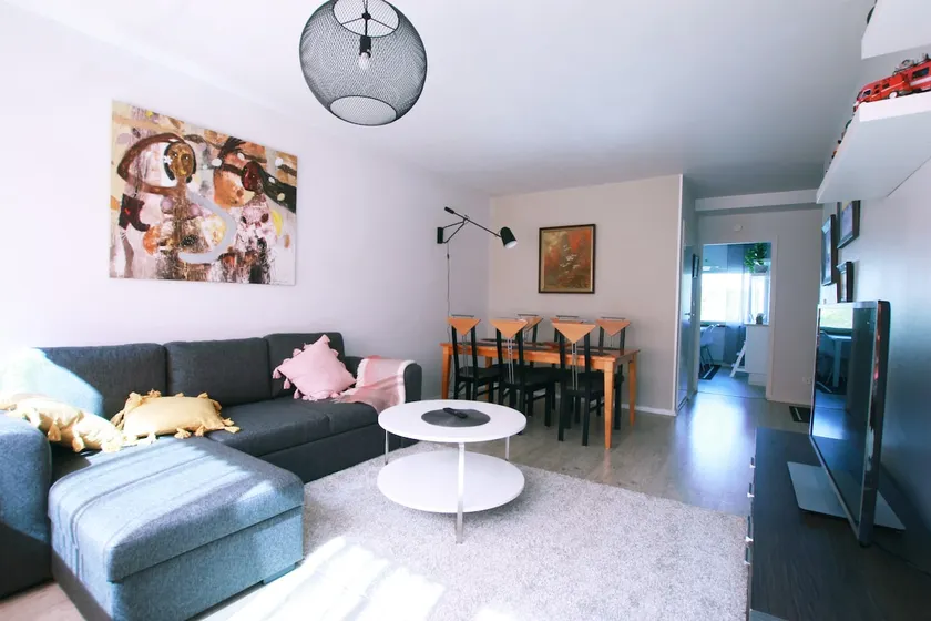 Spacious two-bedroom apartment close to the city center - Image 1