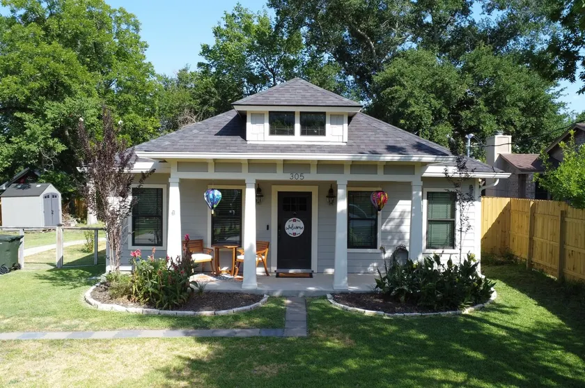 The Landing - Modern comfort near downtown - Image 1