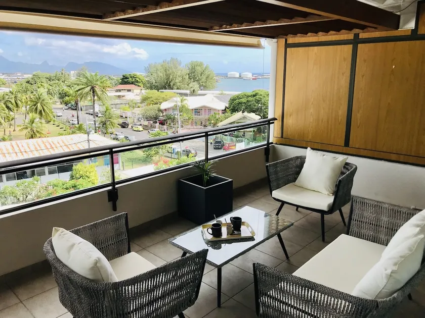 Tipanie- Great 1bedroom in PPT, AC w pool & open view - Image 1