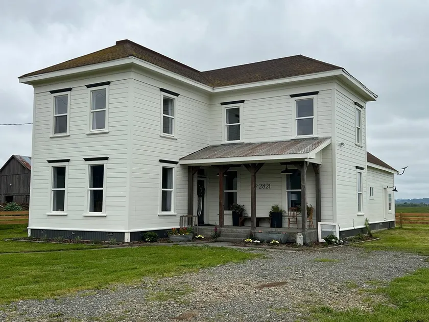 Farmhouse at Grizzly Bluff Dairy - Image 1