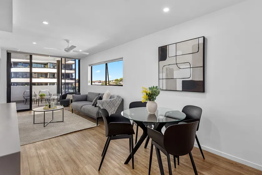 Luxe Newstead Apt w Car Park, WiFi & Large Balcony - Image 1