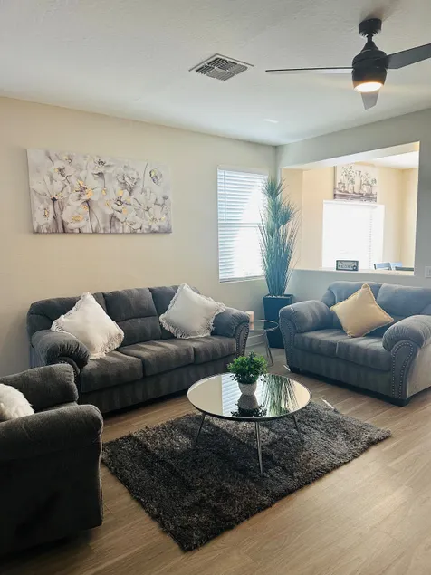 Beautiful modern 3br/ 2ba home - Image 1