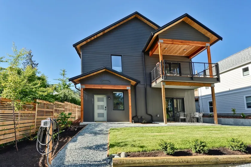 Cedar guest suite in Fairhaven - Image 1