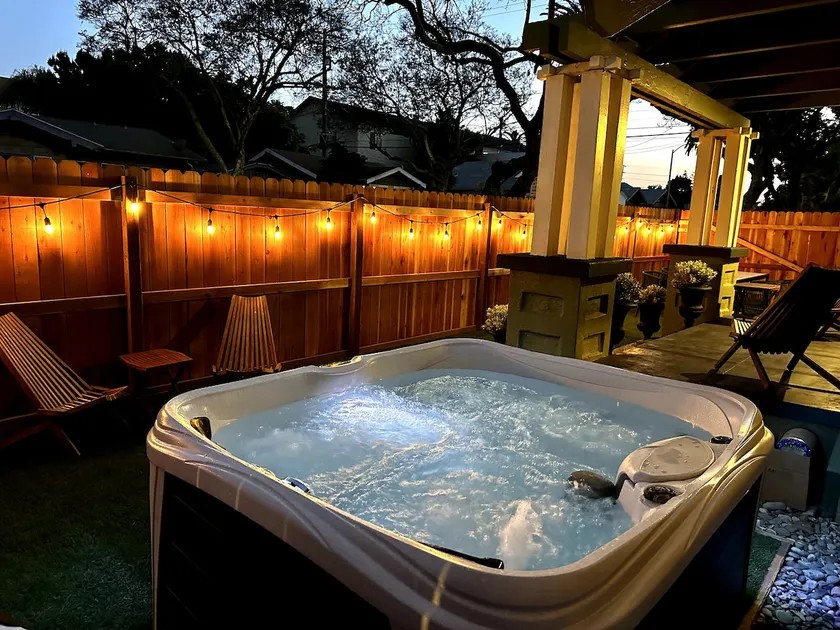 Cozy Craftsman. Hot Tub, Parking & Near Beach - Image 1