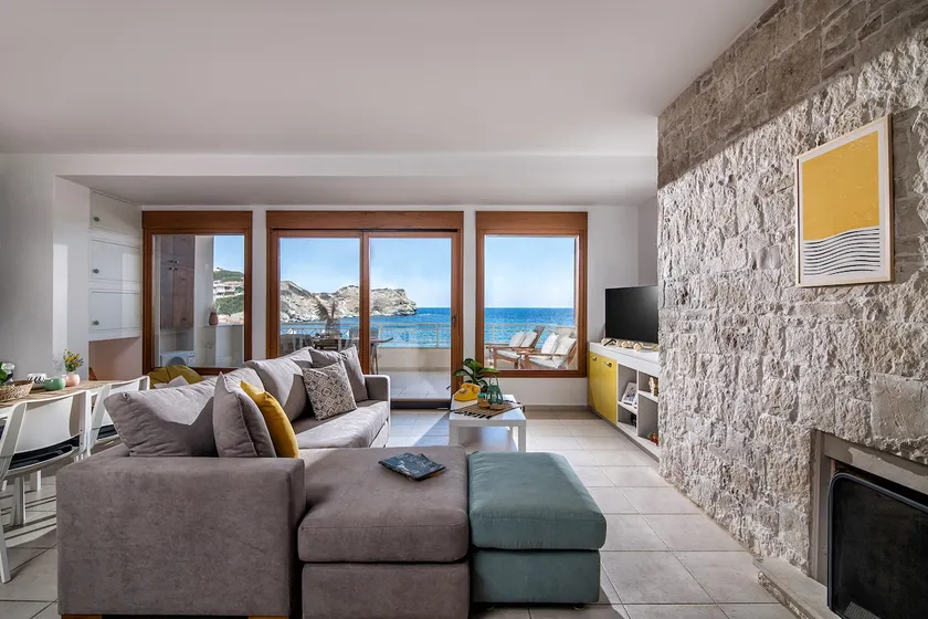 Diamanti Residence Beachfront Red suite-Ligaria - Image 1