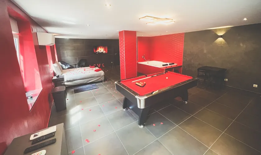 Loft with Private Hot Tub, Pool Table, and Balcony, 10 min from Strasbourg - Image 1