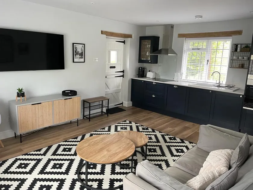 June Cottage Guest House - Image 1