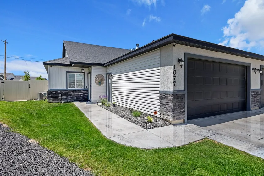 Lovely 3bd/2br Duplex - Image 1