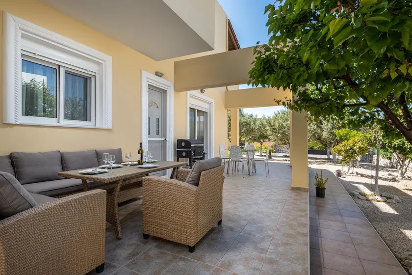 Sunny Garden Apartment 2 - Image 1
