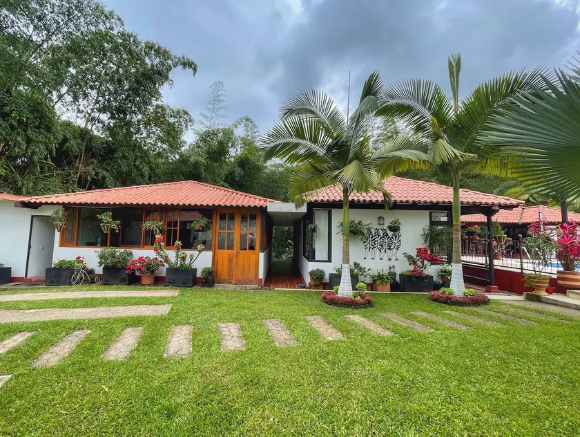 Spectacular rural colonial estate in La Vega. - Image 1