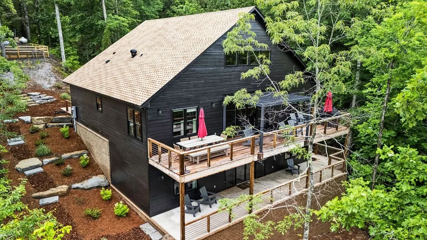 The Lake Lodge | Spacious, Dock Access, Sleeps 16 - Image 1