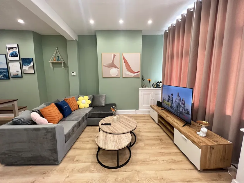* Whole Stylish Cosy Warm House * Free Parking * - Image 1