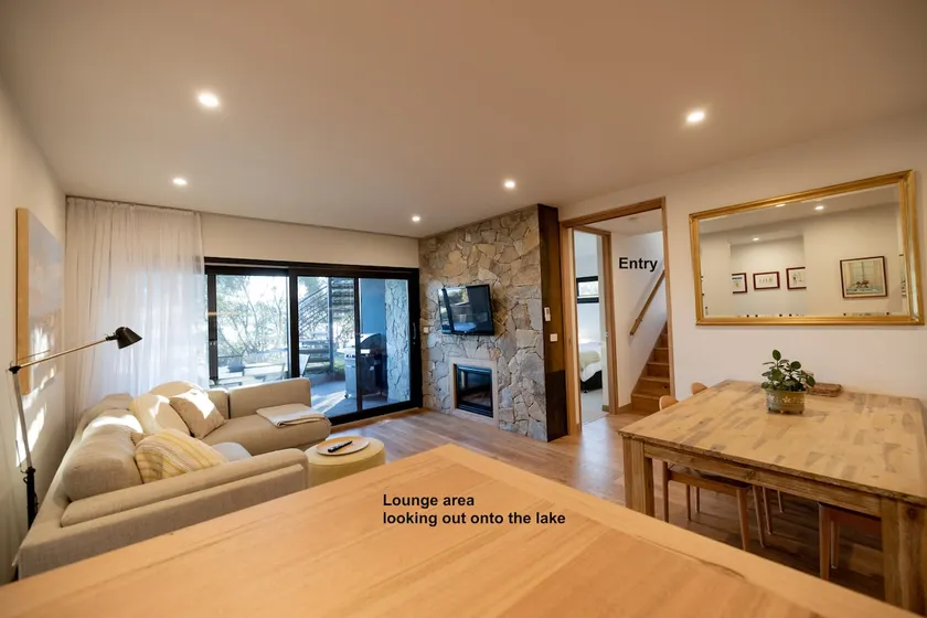New Cosy Lake Front 2 bedrooms 2 Bathrooms - Image 1