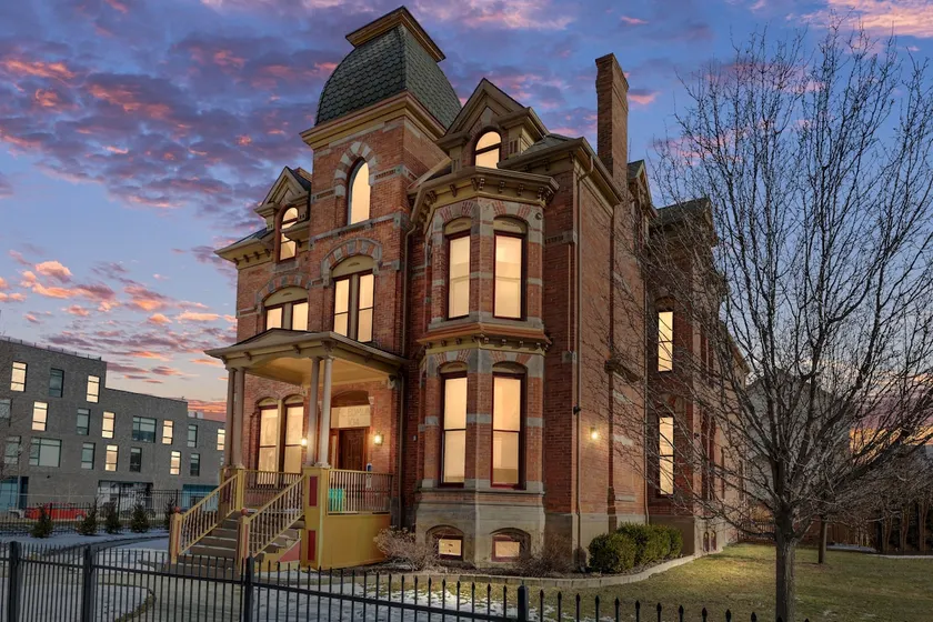 Lumber Baron's Penthouse | 3BR | 2 Kings | Parking - Image 1