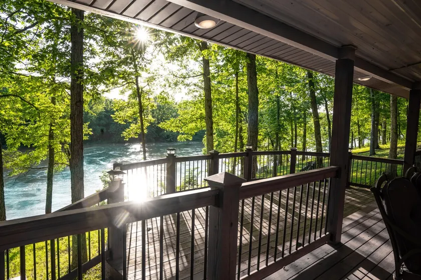 Cozy Waterfront Getaway ~ Private Dock ~ Doniphan - Image 1