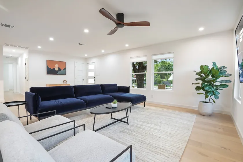 Stylish Chic home with fully fenced backyard! - Image 1