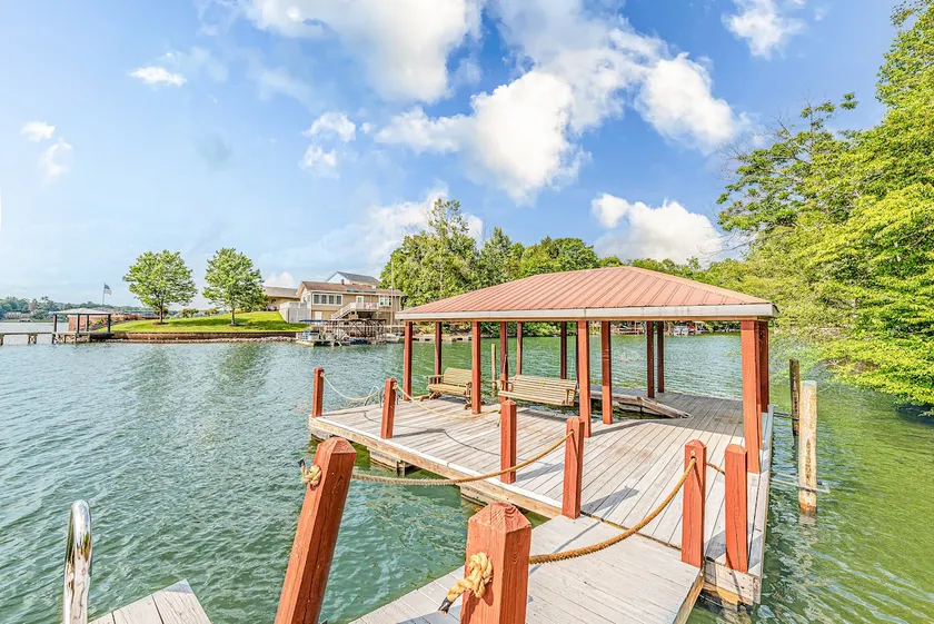 Lake Hickory Trio w/Boat Slip - Image 1