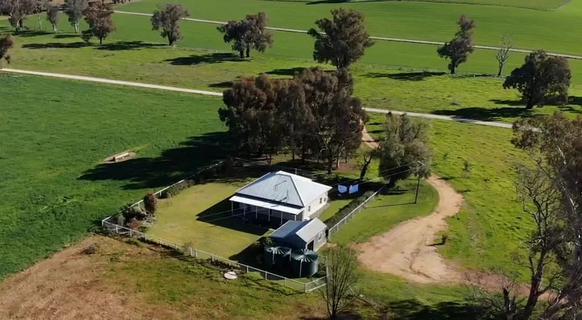 Authentic Farm Cottage - Image 1