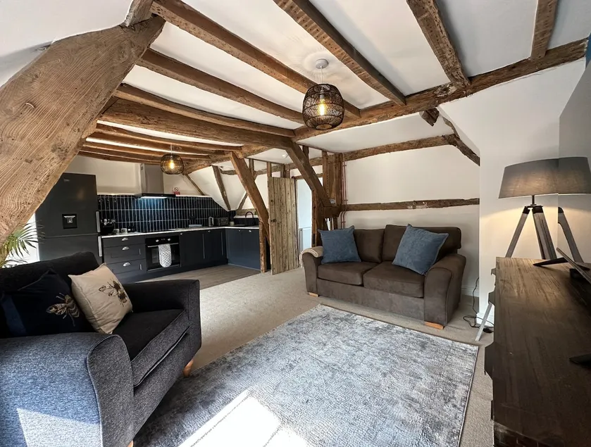 Duplex 3 bedroom apartment & bar experience - Image 1