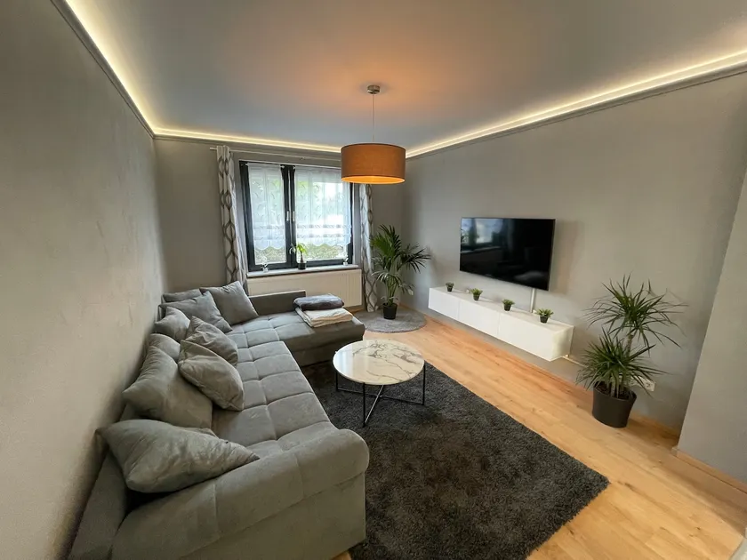 Modern townhouse with garden - Image 1