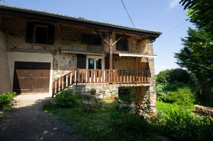 Stone house in the countryside with view - Image 1