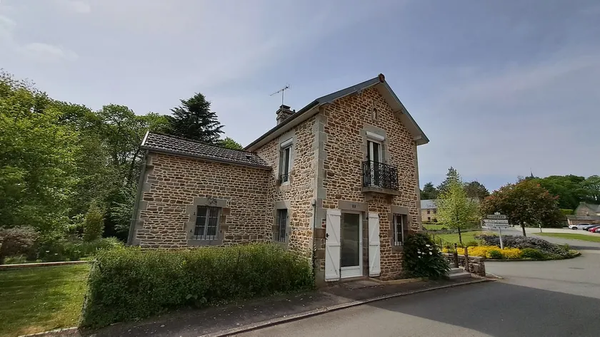 House in the heart of a small village - Image 1