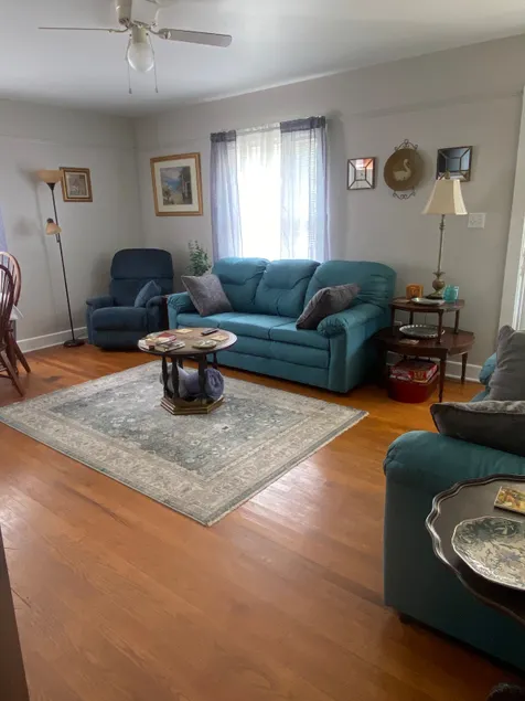 Virginia Road Cottage - Image 1