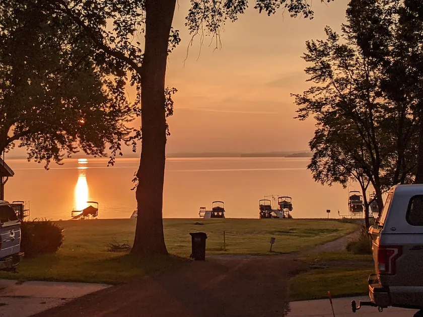 Family stay at the Cabin by the Lake - Image 1