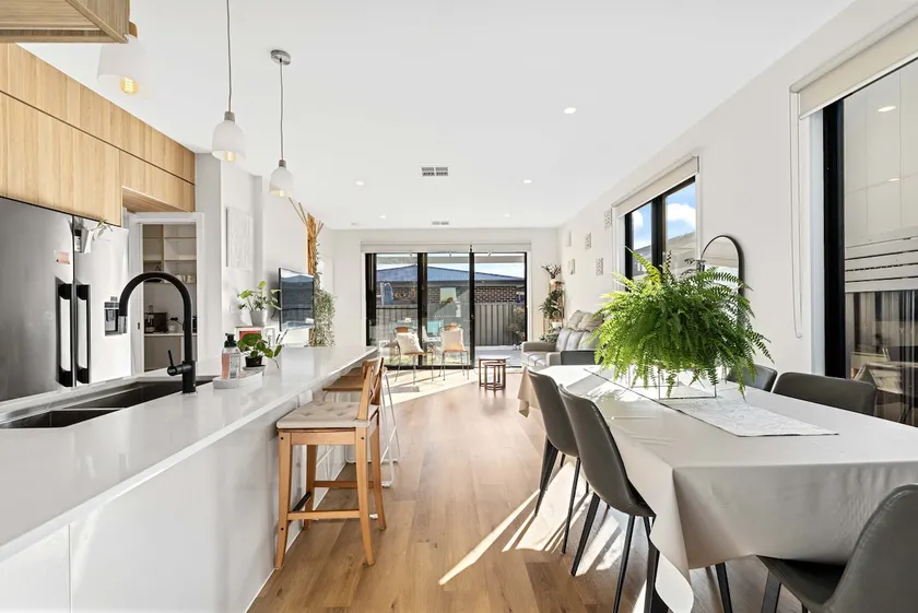 Spacious Urban Oasis in Throsby Canberra - Image 1