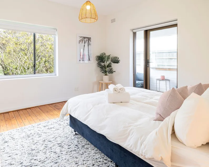North Bondi 2BR - King & Queen - Balcony - Superhost - Image 1