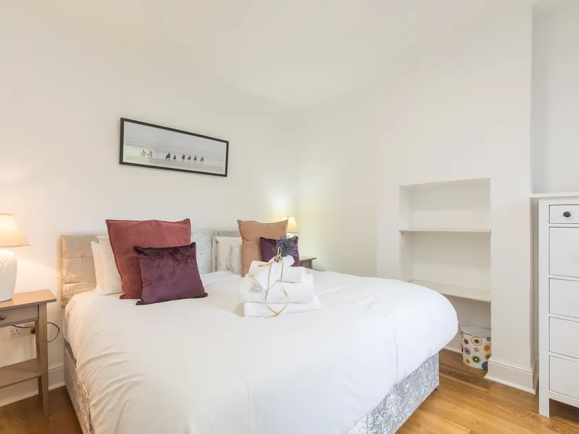 Super Chic Apartment in Beautiful Sunninghill - Pass the Keys - Image 1