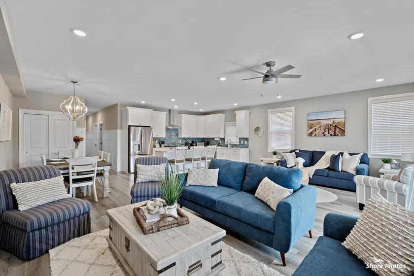 Free beach, 2 car Garage, King Bed, parking - Image 1