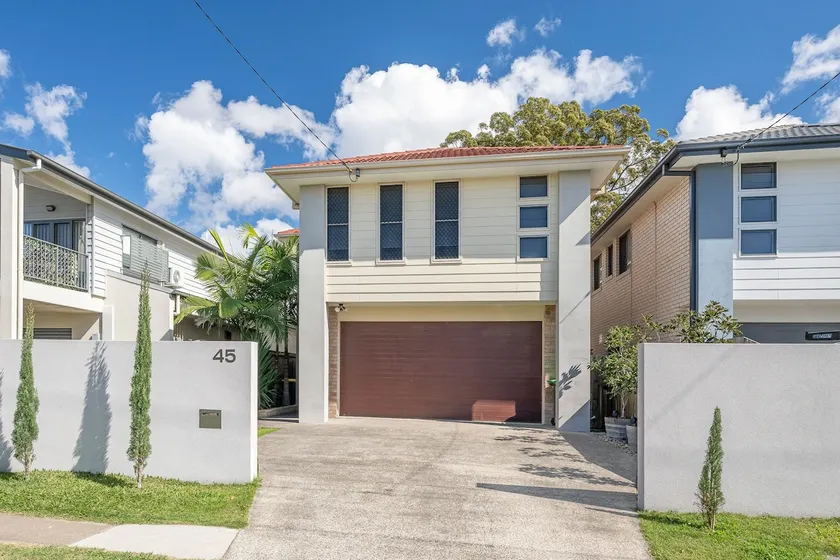 Large house 7 mins from Airport - Image 1