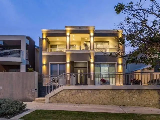 Luxury Beachside Residence - Image 1
