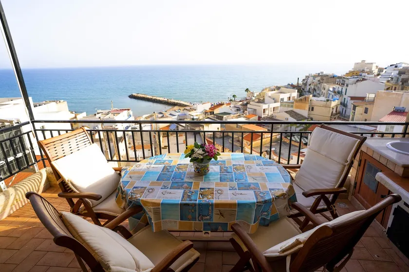Selinus Holiday Home - Image 1