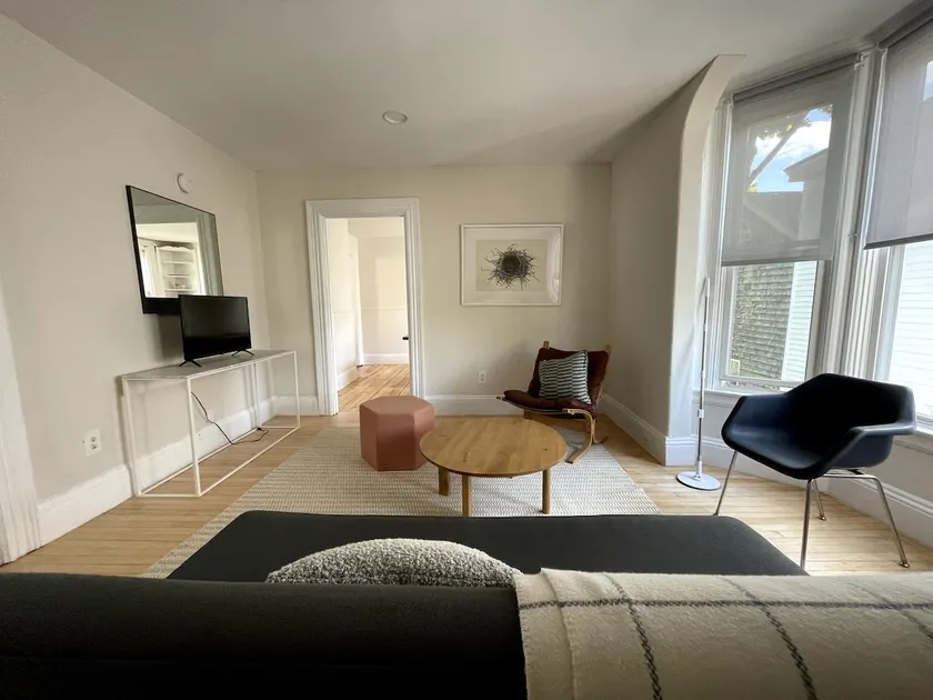 Victorian Apartment in Portland - Image 1
