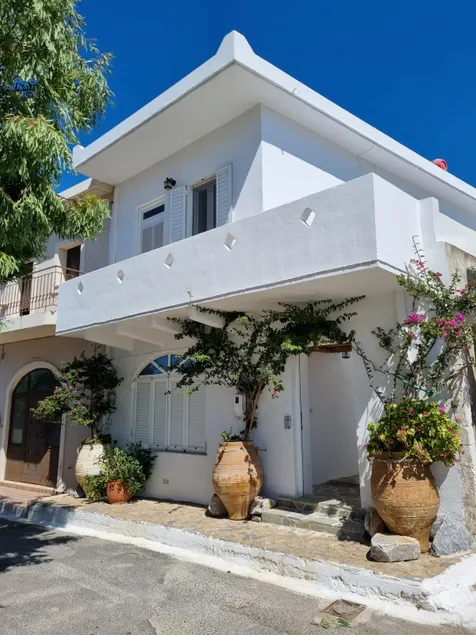 Mona Village House - Image 1