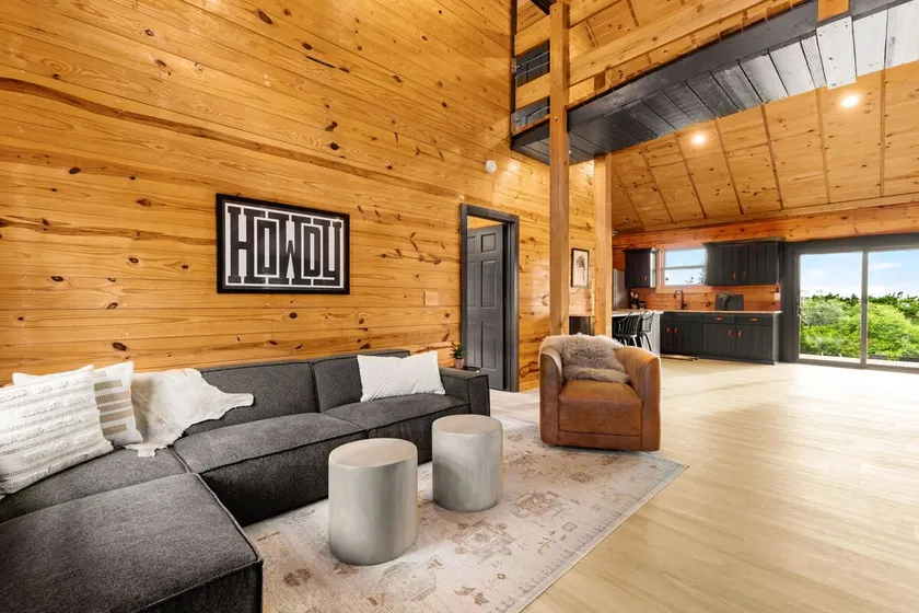 Hill Country Luxury Cabin - Image 1