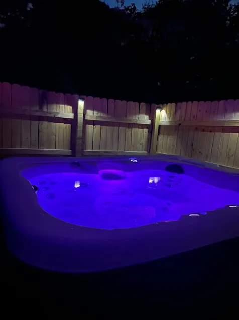Hot Tub near Mammoth Cave NP - Image 1