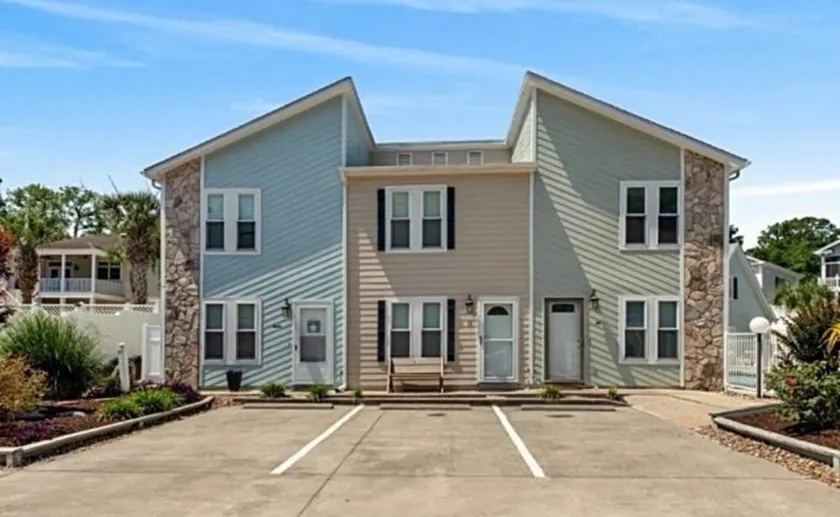Beach Townhome 1.5 Blocks From Beach With Pool - Image 1
