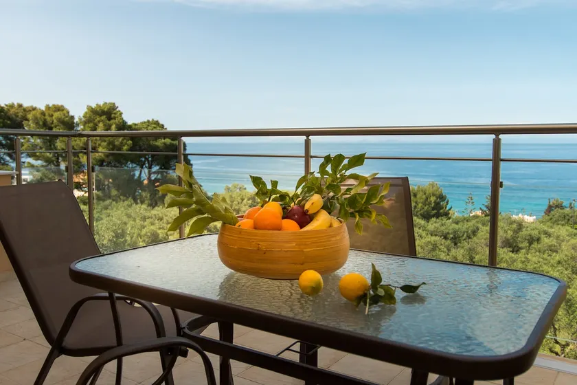 Akrotiri Sea View Suites - Image 1