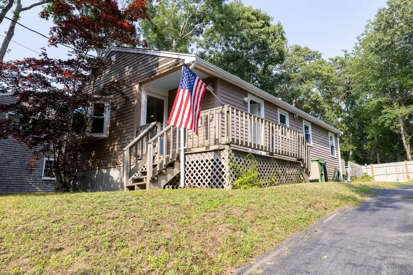 Cozy Pet Friendly Plymouth Cottage by The Beach - Image 1